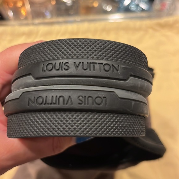 In GUC Men’s LV flips - Picture 5 of 5